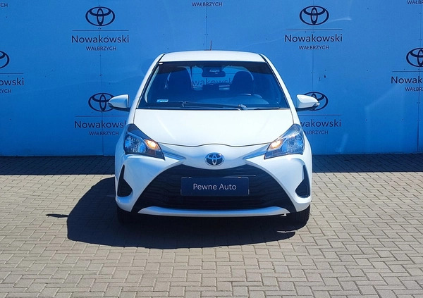 Toyota Yaris cena 49900 przebieg: 51575, rok produkcji 2017 z Wałbrzych małe 211